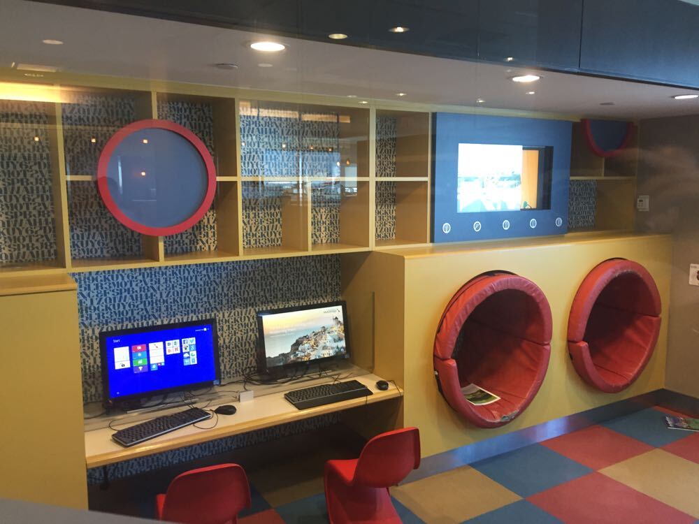 American Airlines Admiral's Club Terminal 8 JFK - 16 of 24