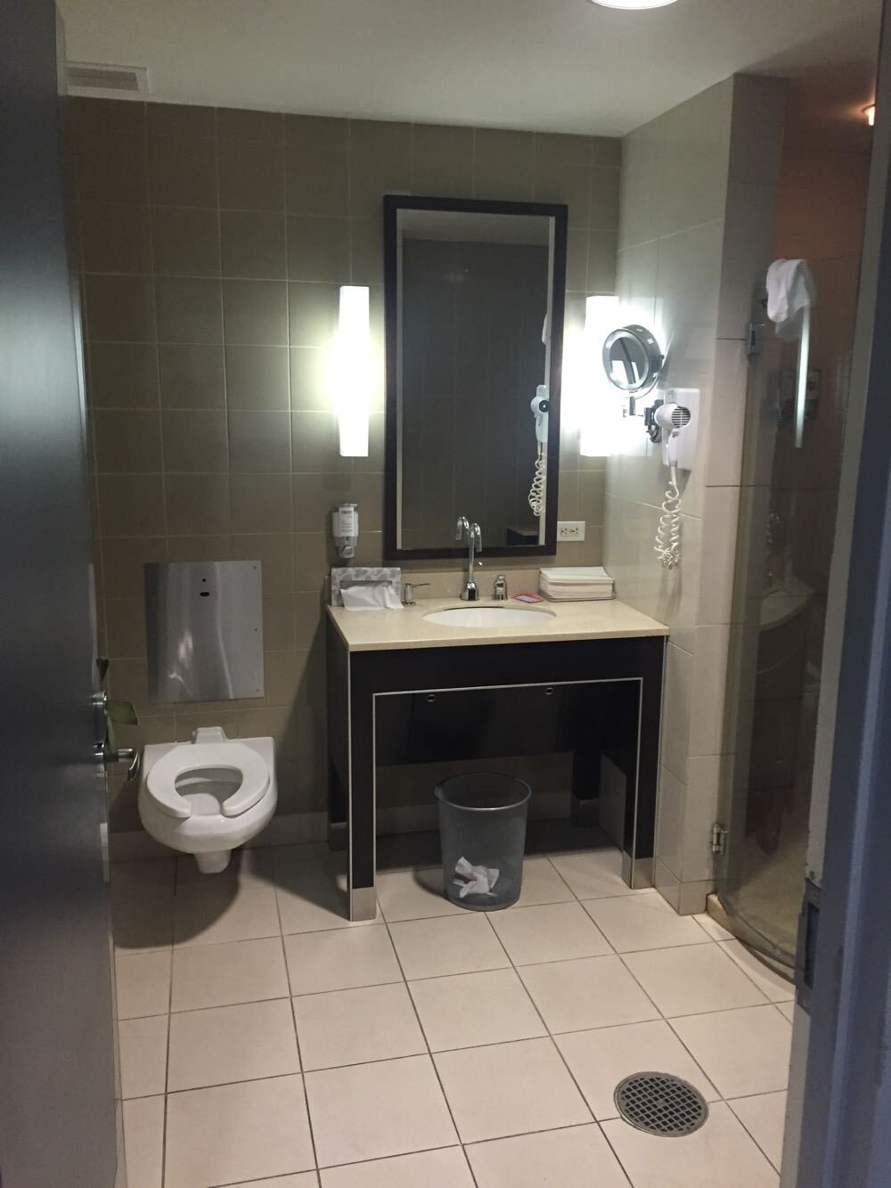 American Airlines Admiral's Club Terminal 8 JFK - 19 of 24