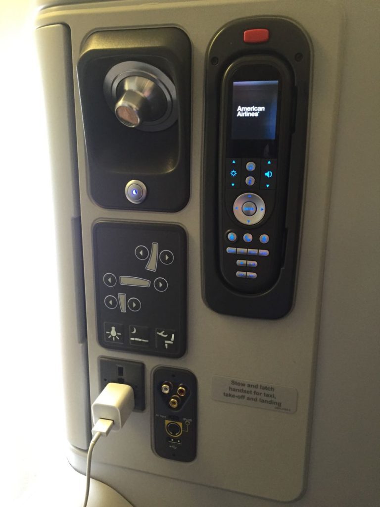 American Air Business Class 777-300 ER LHR-LAX Mini Cabin - 22 of 36