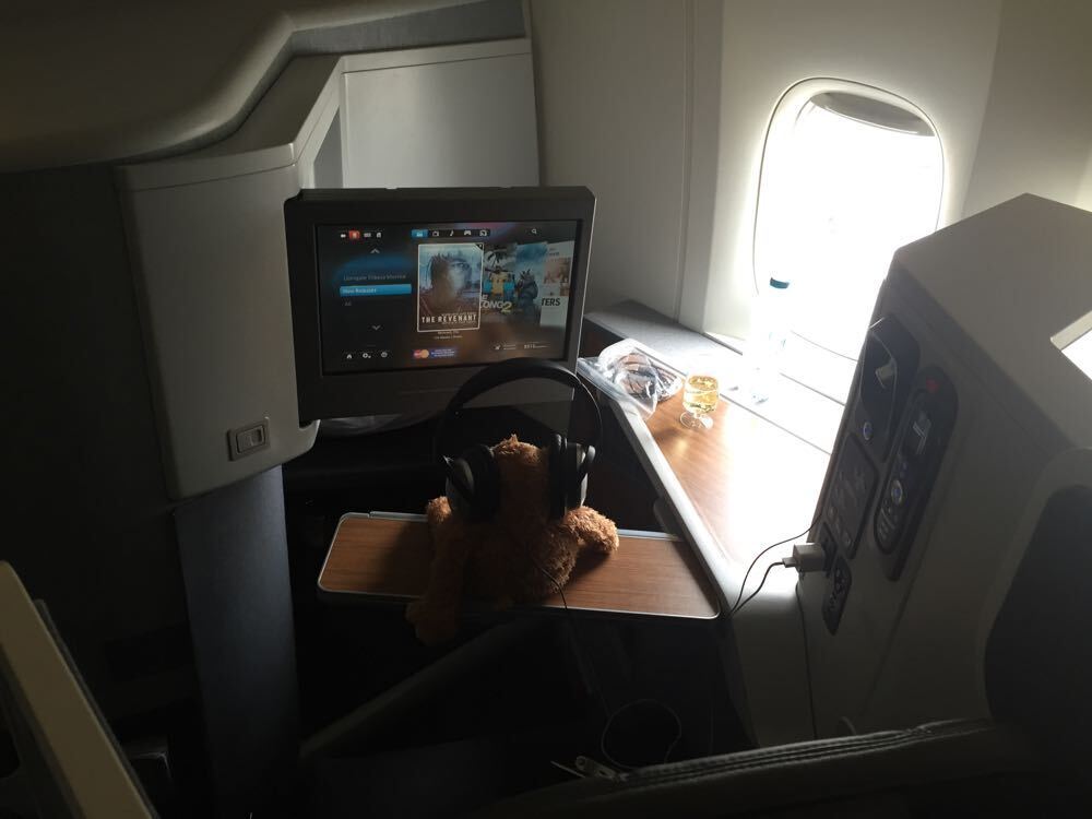 American Air Business Class 777-300 ER LHR-LAX Mini Cabin - 25 of 36