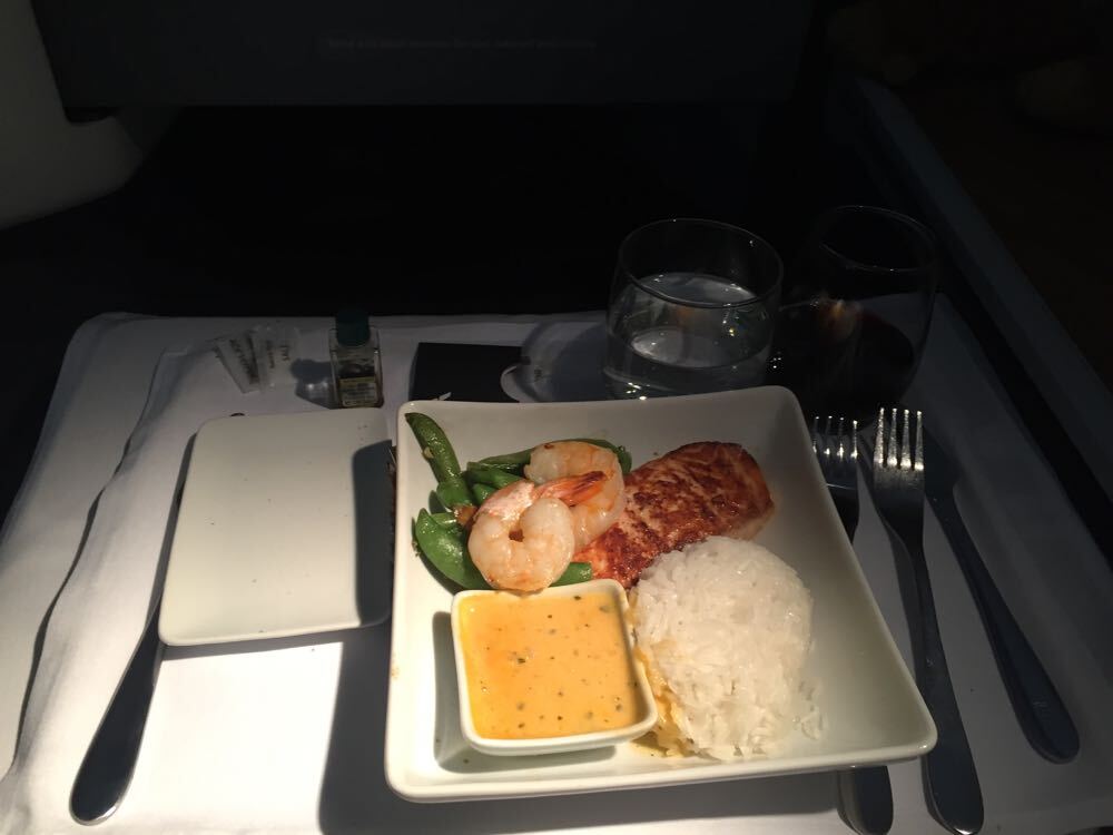 American Air Business Class 777-300 ER LHR-LAX Mini Cabin - 29 of 36