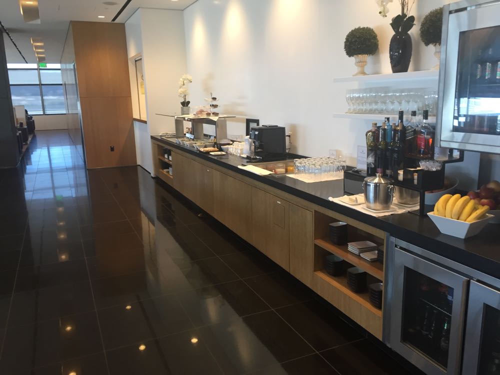 Cathy Pacific Business First Class Lounge San Francisco - 9 of 18