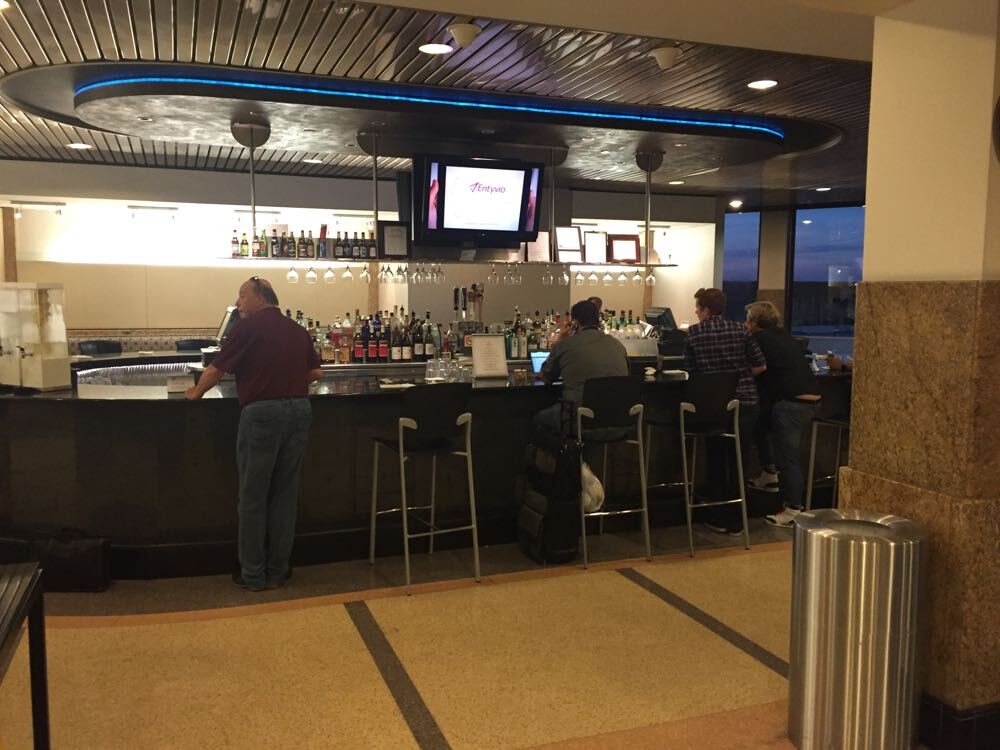 Admiral's Club Chicago ORD - 13 of 27