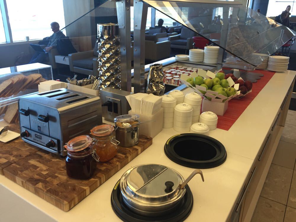 air-canada-business-class-lounge-maple-leaf-lounge-los-angeles-lax-13-of-26
