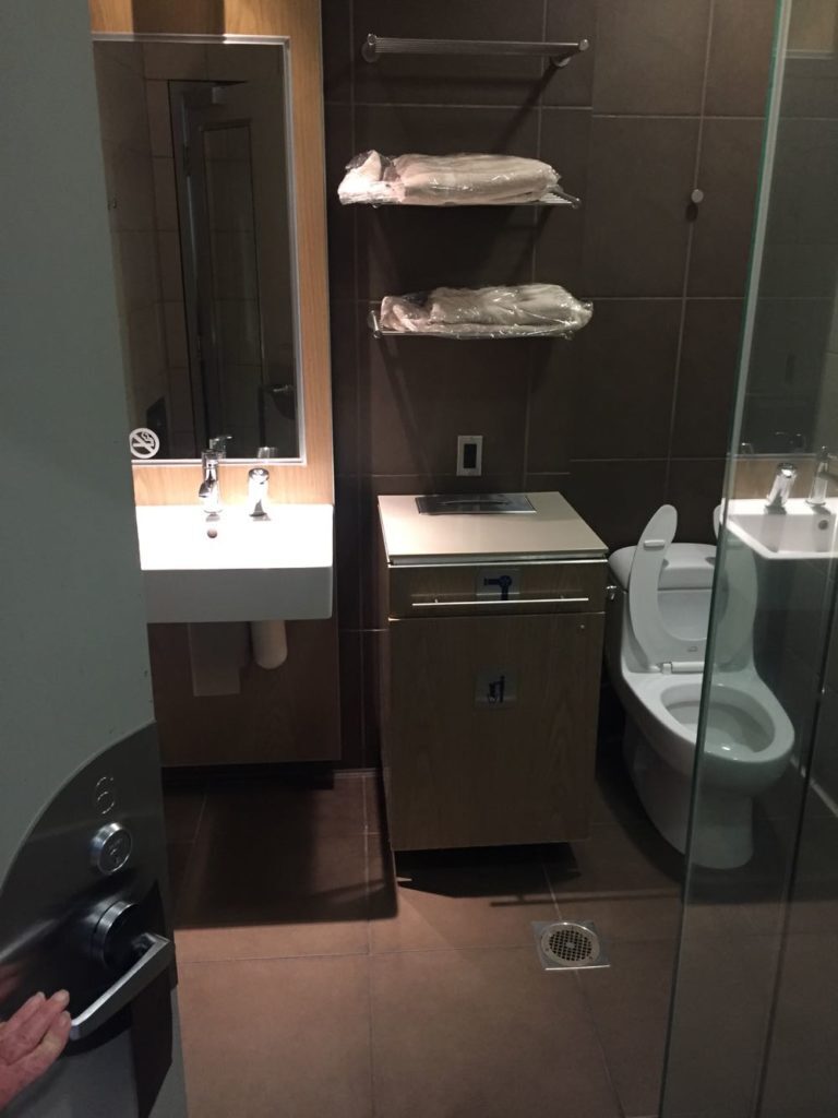 air-canada-business-class-lounge-maple-leaf-lounge-los-angeles-lax-24-of-26