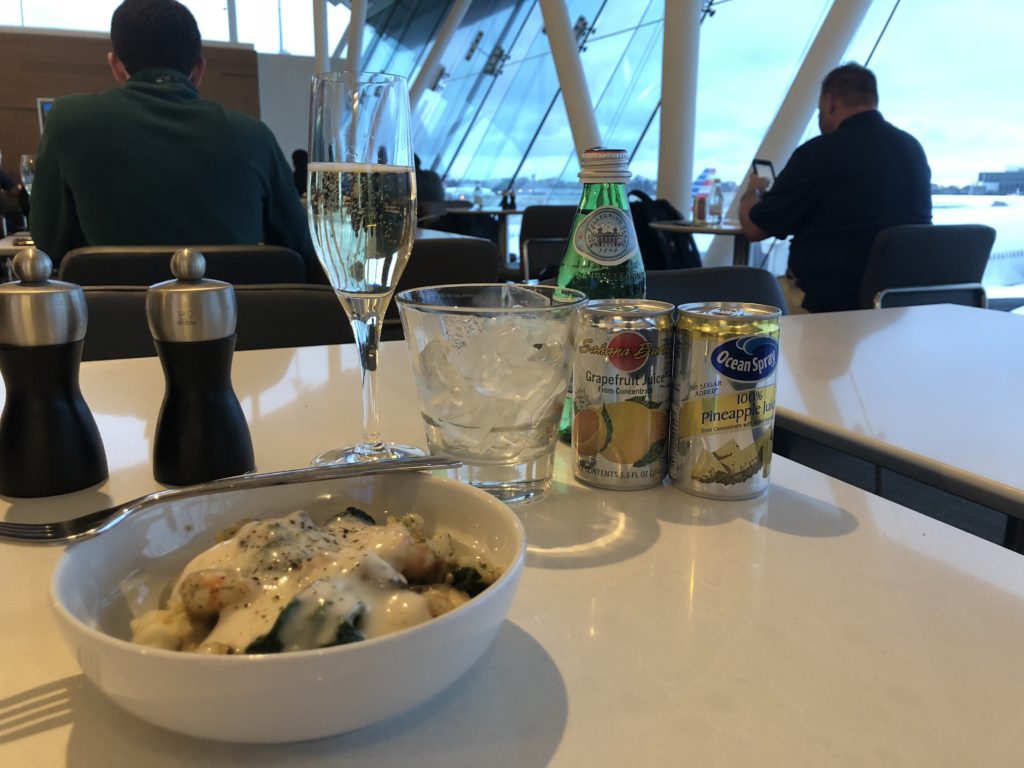 Review: American Airlines Flagship Lounge - Los Angeles ( LAX )