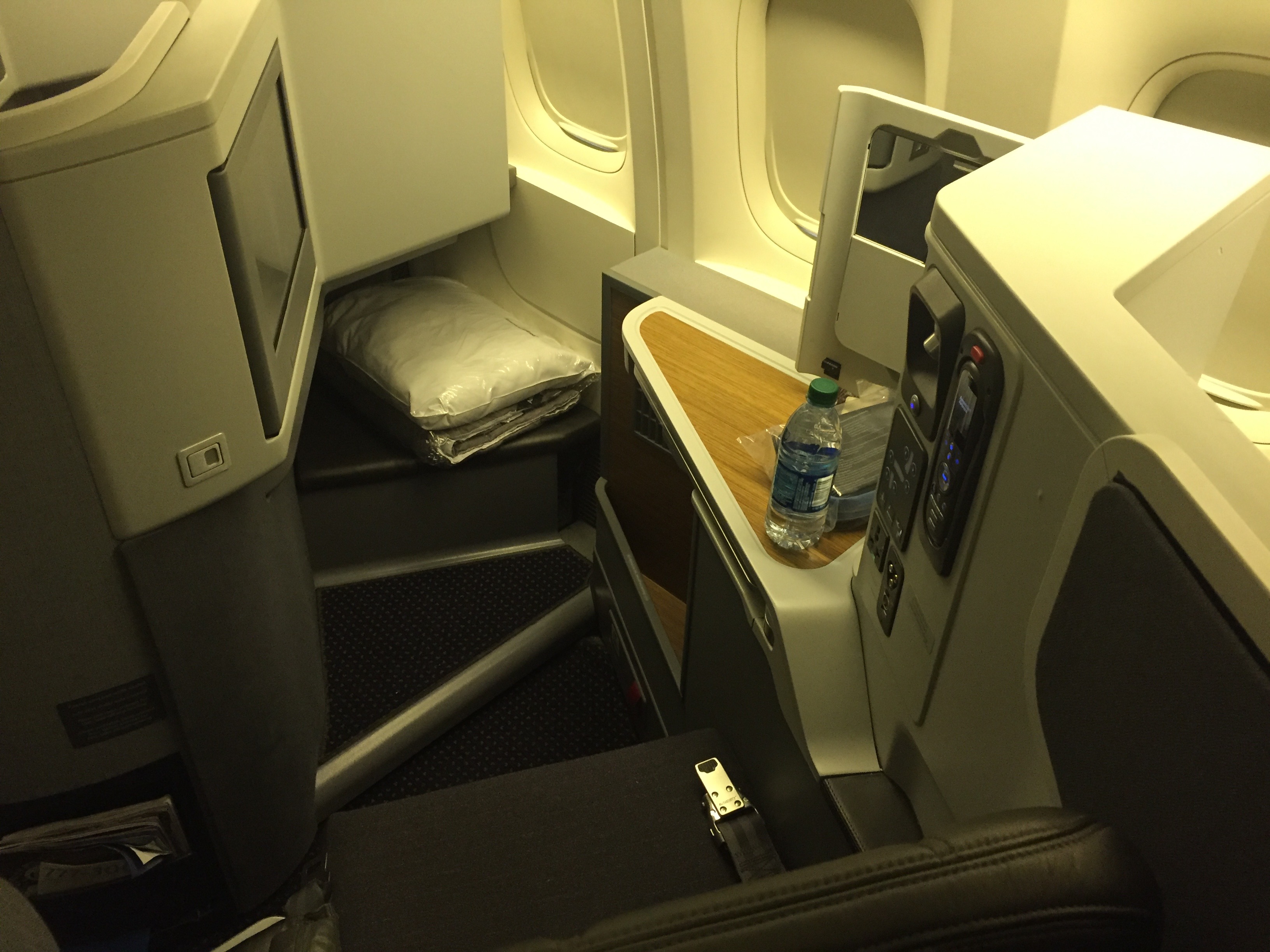 American Airlines Business Class 777-300ER Review: Los Angeles to ...