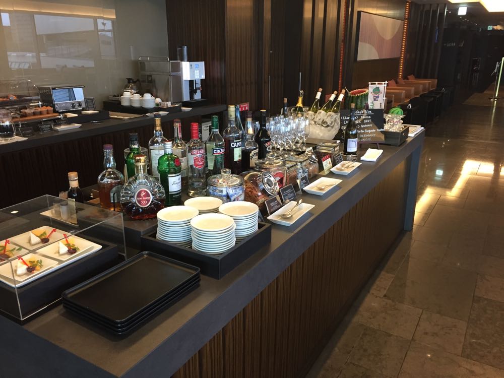 Japan Airlines First Class Lounge Tokyo Narita - 7 of 18