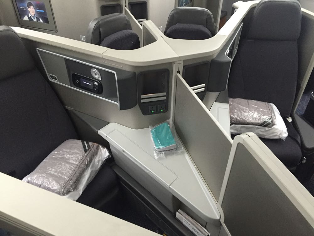 American Airlines Business Class 777-200 London to Chicago - 6 of 46