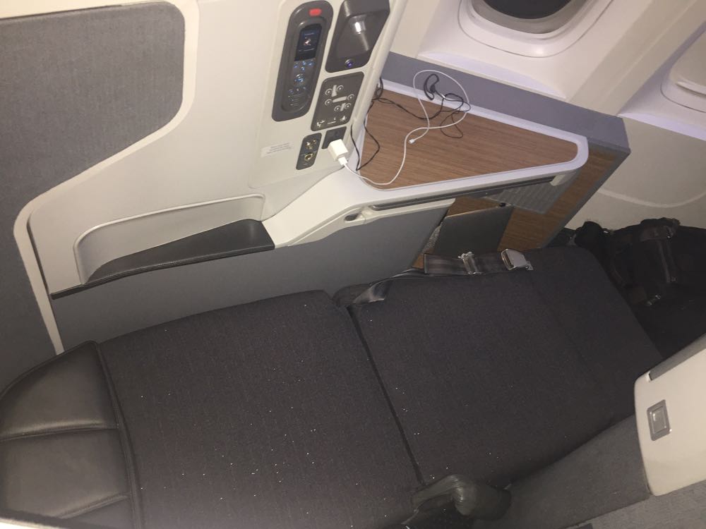 AA Business Class 777-300ER ORD-LAX - 17 of 22
