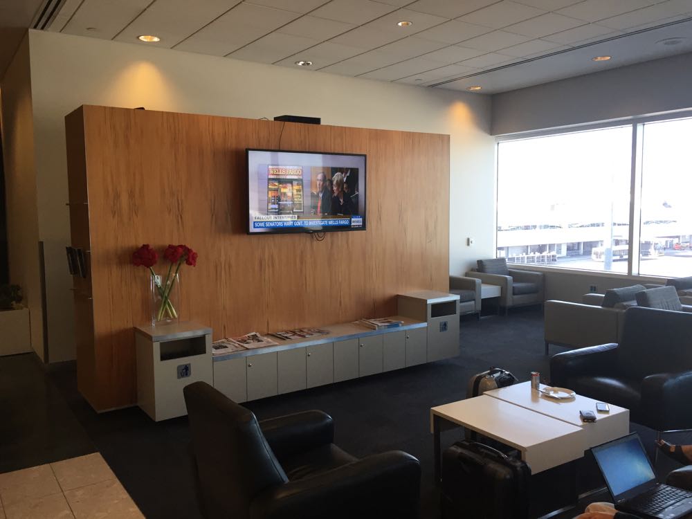 air-canada-business-class-lounge-maple-leaf-lounge-los-angeles-lax-23-of-26