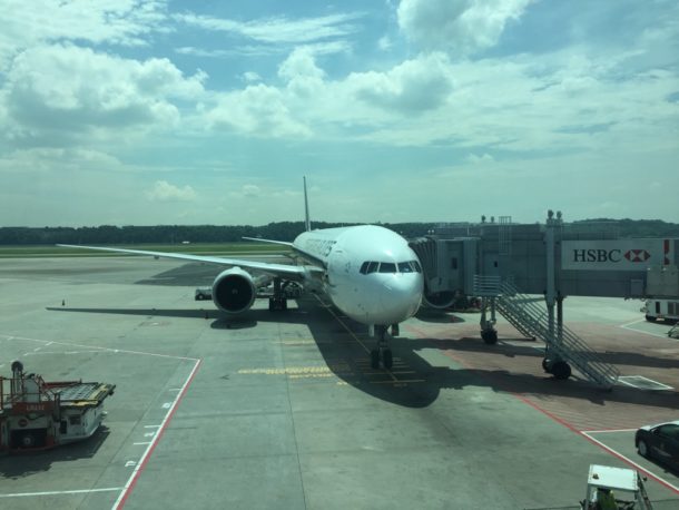 Review: Singapore Airlines First Class 777-300ER Singapore To Dubai ...