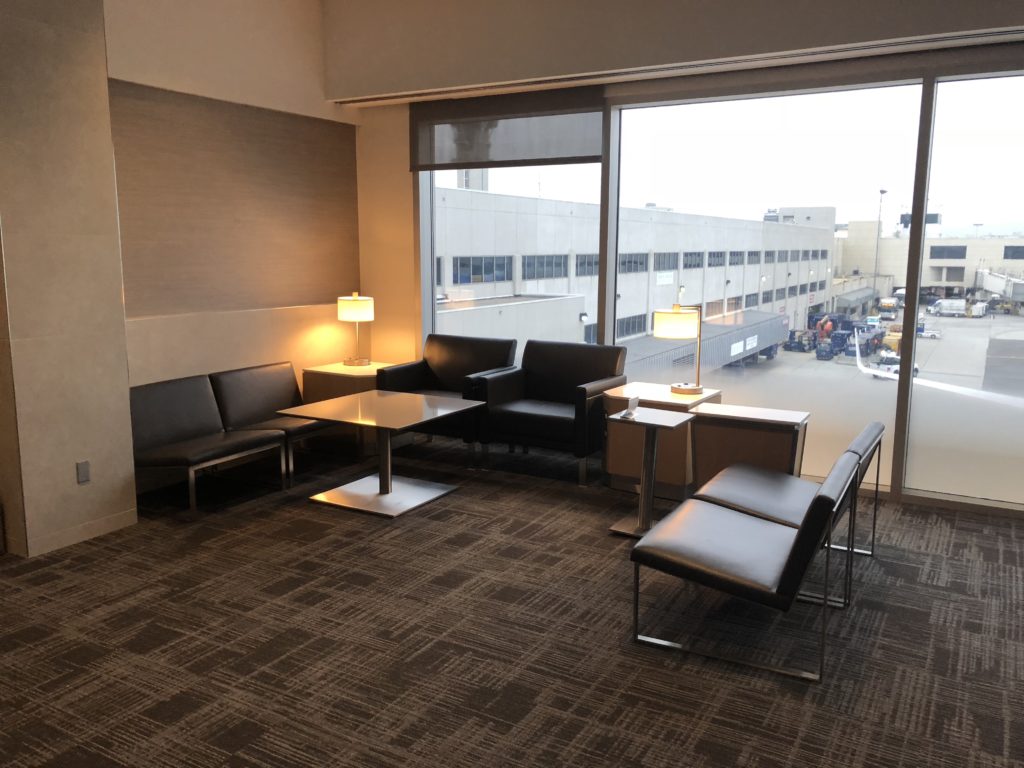 Review: American Airlines Flagship Lounge Los Angeles ( LAX )