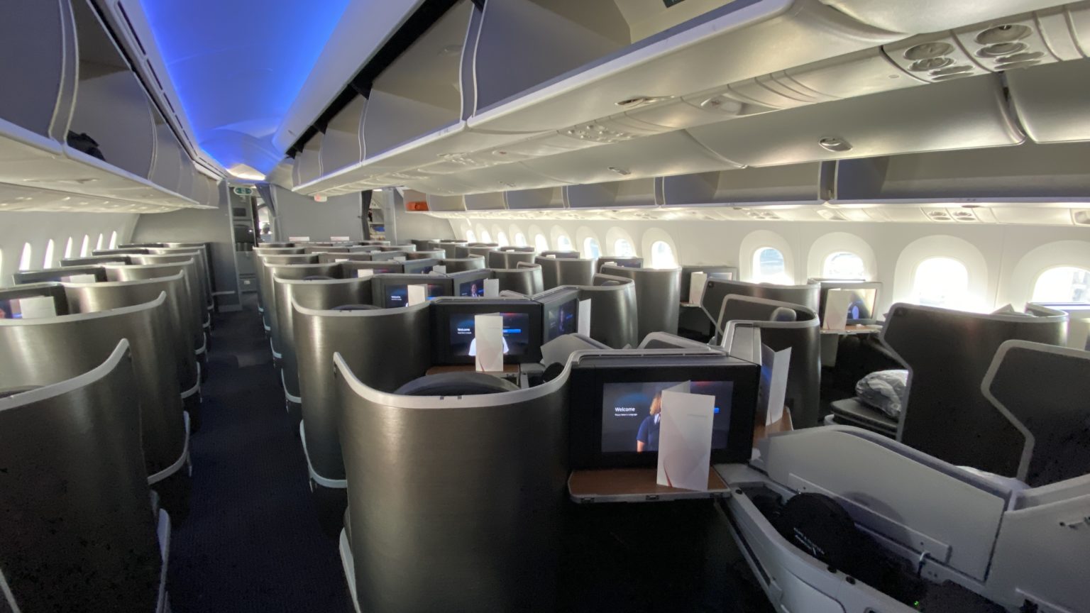 Review: American Airlines Business Class 787-9 London to Chicago ...