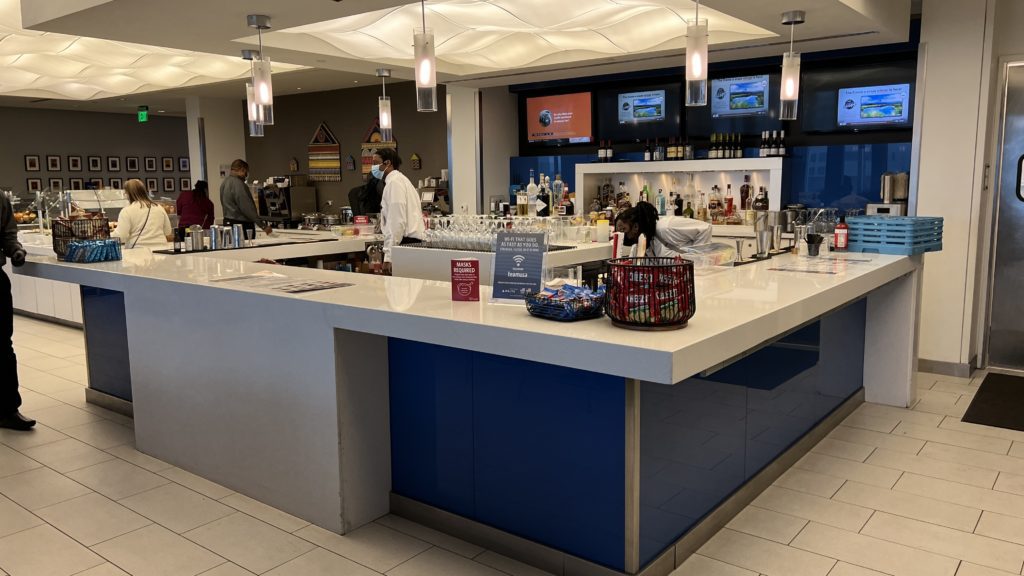 Delta SkyClub Lounge Atlanta International Terminal2 - Monkey Miles