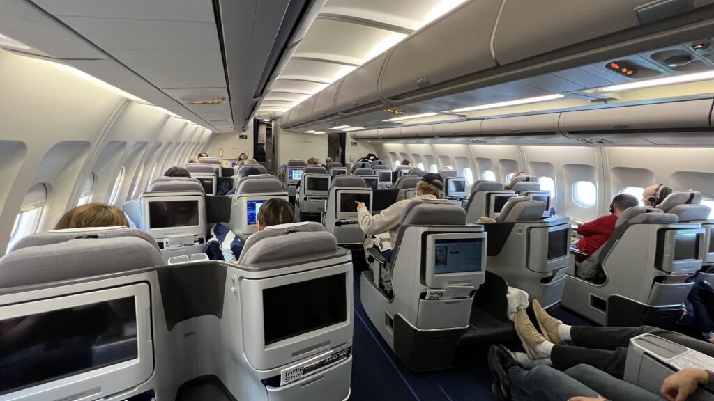 We review a very tired Lufthansa Business Class Atlanta to Frankfurt ...