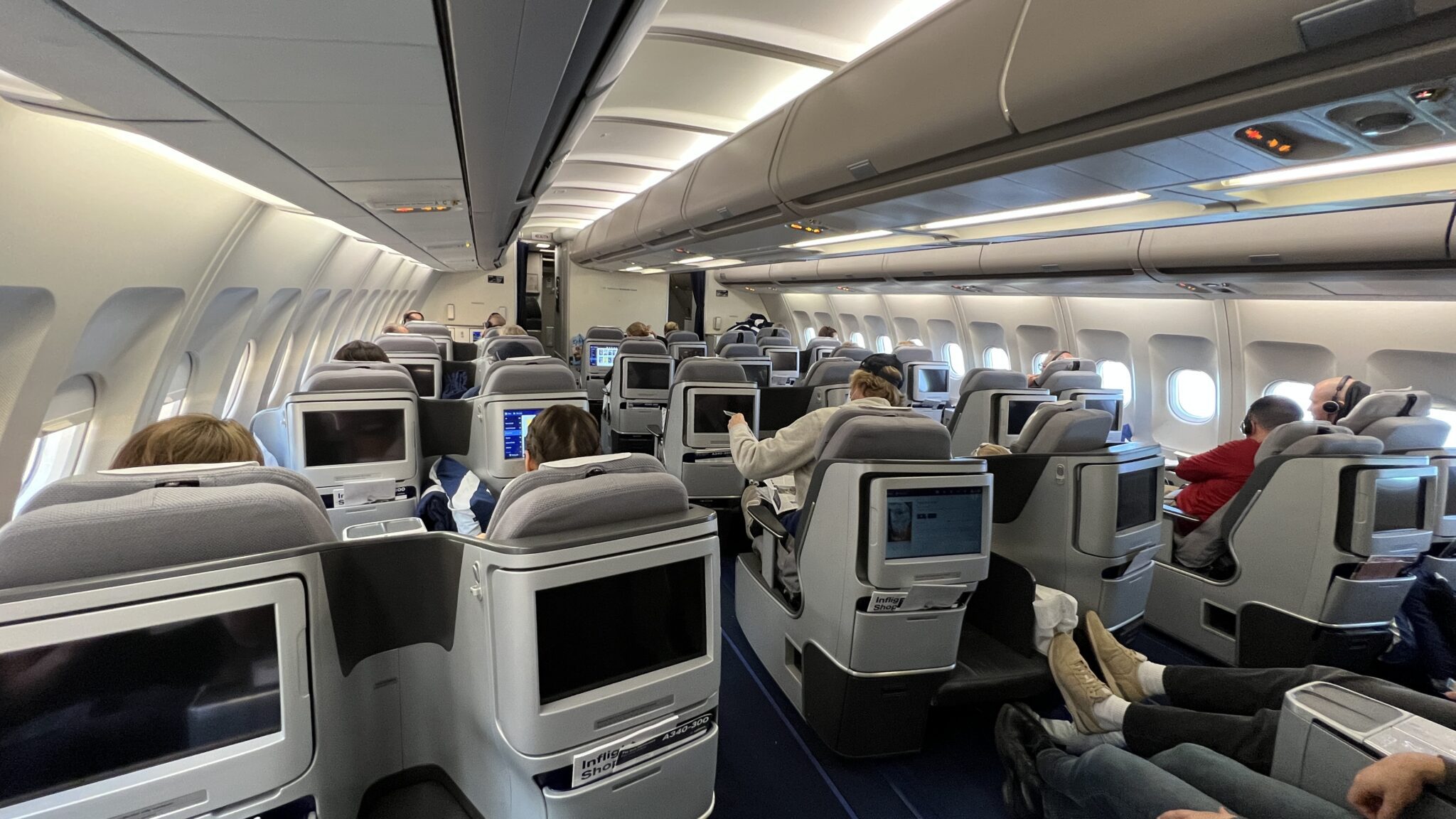 lufthansa business class seats a340 600