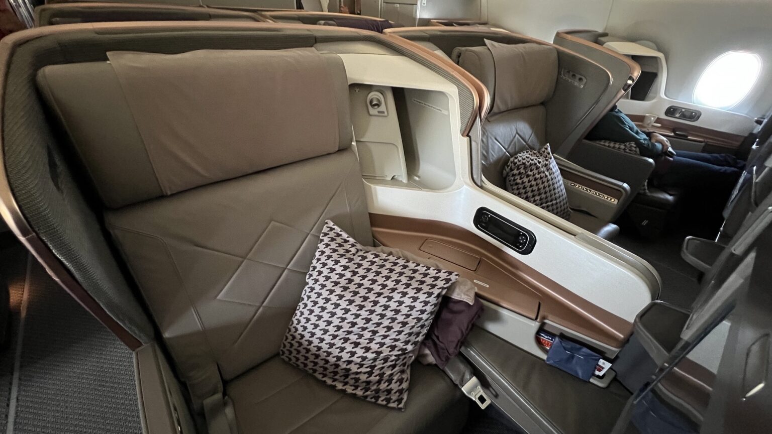 Review: Singapore Airlines Business Class A350-900 flight from Houston ...